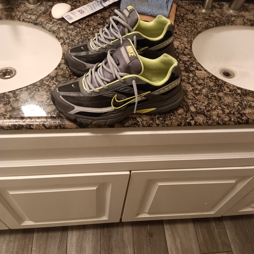 Nike Men's Athletic Shoes - Black and Neon Green